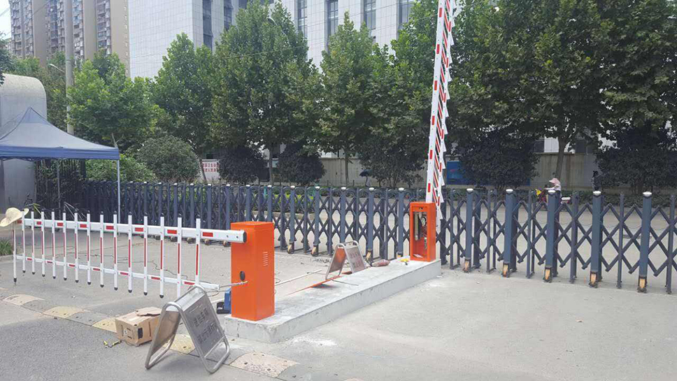 道閘.jpg 道閘.jpg